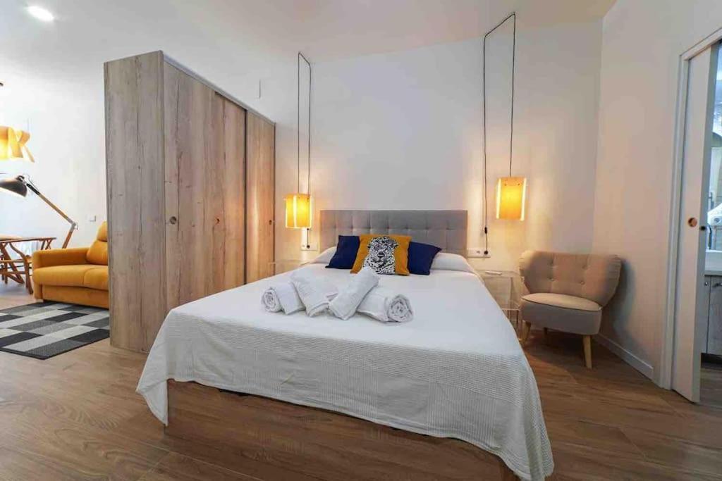 Studio Chic Avec Terrasse, Lumineux Et Calme 1 Valencia Exteriör bild