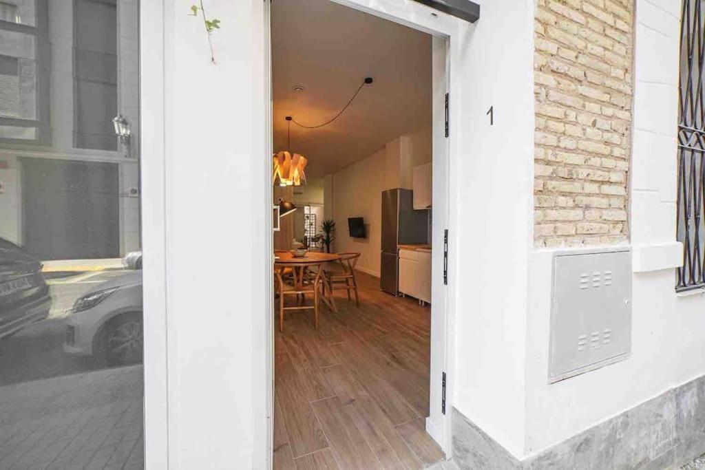 Studio Chic Avec Terrasse, Lumineux Et Calme 1 Valencia Exteriör bild